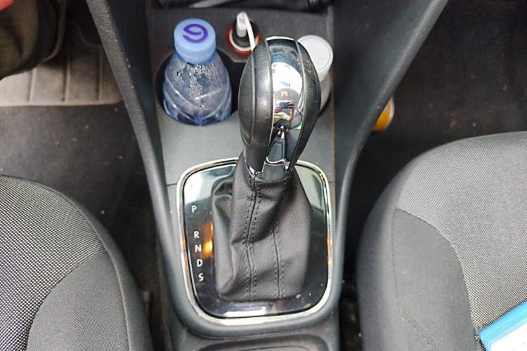Used Volkswagen Polo 2016 1.6L Automatic Comfort Model Gear Lever