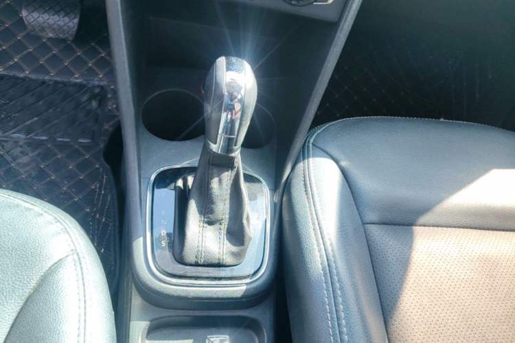 Used Volkswagen Polo 2016 1.6L Automatic Comfort Model Gear Lever
