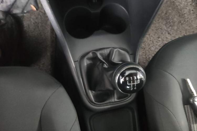 Used Volkswagen Polo 2016 1.4L Manual Fashion Model Gear Lever