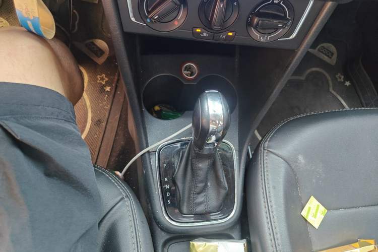 Used Volkswagen Polo 2016 1.6L Automatic Comfort Model Gear Lever
