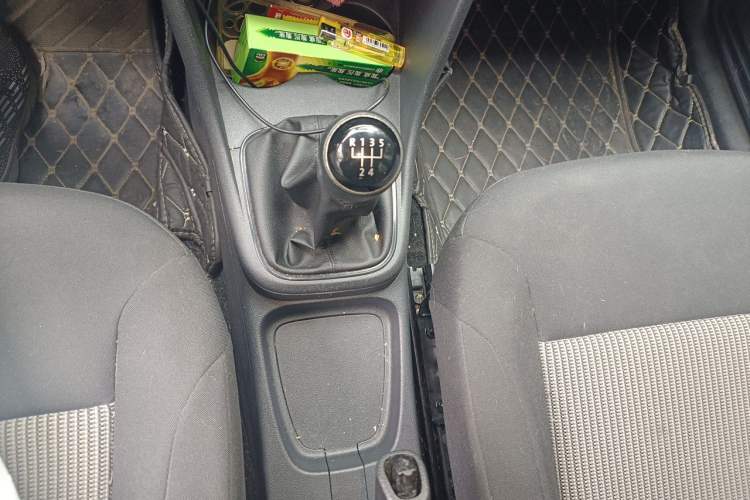 Used Volkswagen Polo 2016 1.4L Manual Fashion Model Gear Lever