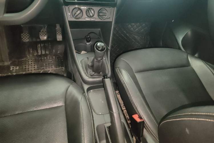 Used Volkswagen Polo 2016 1.4L Manual Fashion Model Gear Lever