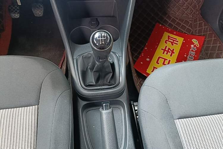 Used Volkswagen Polo 2016 1.4L Manual Fashion Model Gear Lever