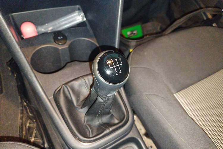 Used Volkswagen Polo 2016 1.4L Manual Fashion Model Gear Lever