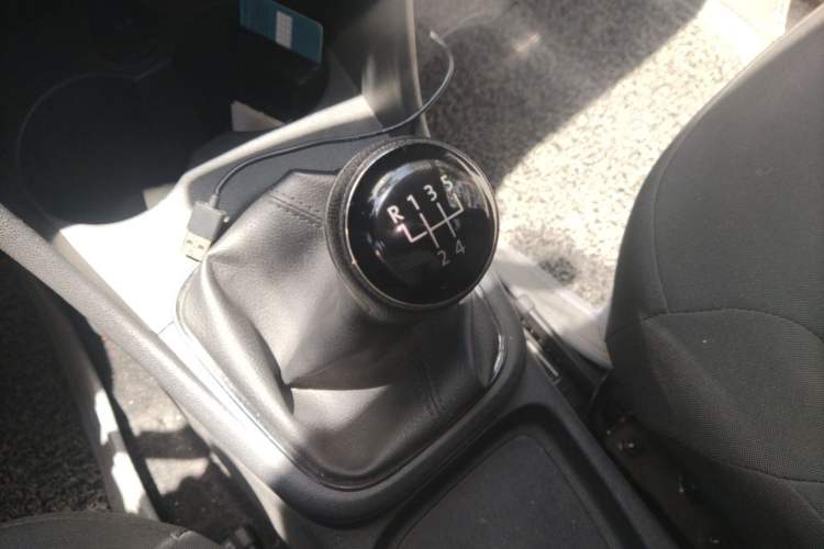 Used Volkswagen Polo 2016 1.4L Manual Fashion Model Gear Lever