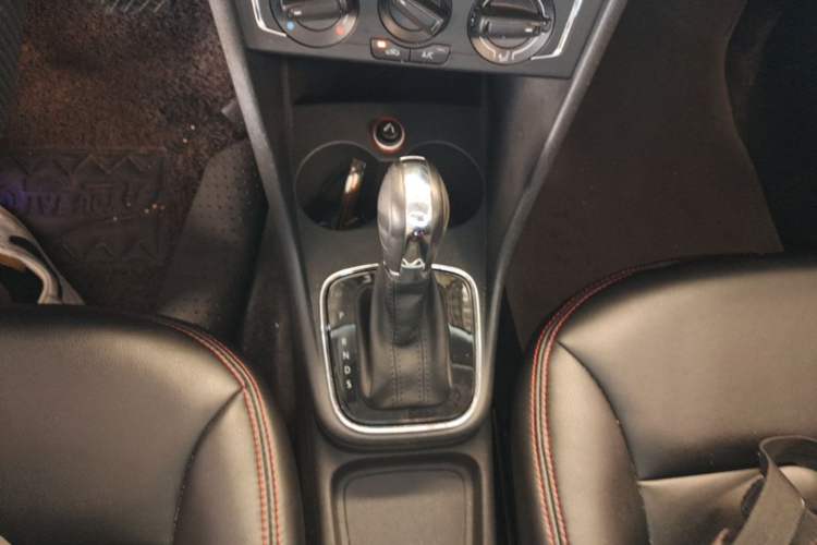 Used Volkswagen Polo 2016 1.6L Automatic Comfort Model Gear Lever