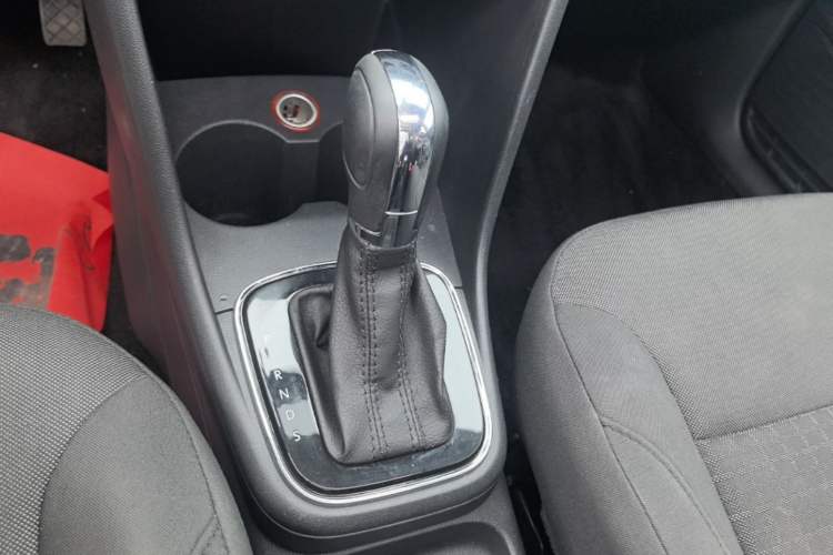 Used Volkswagen Polo 2016 1.6L Automatic Comfort Model Gear Lever