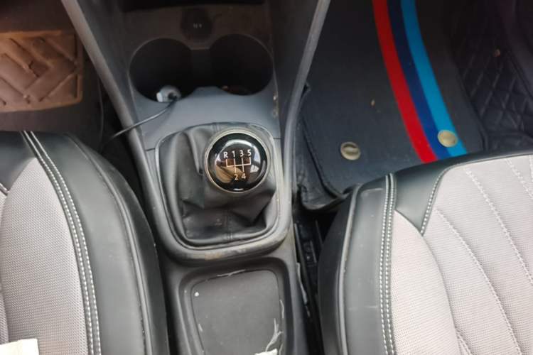 Used Volkswagen Polo 2016 1.4L Manual Fashion Model Gear Lever