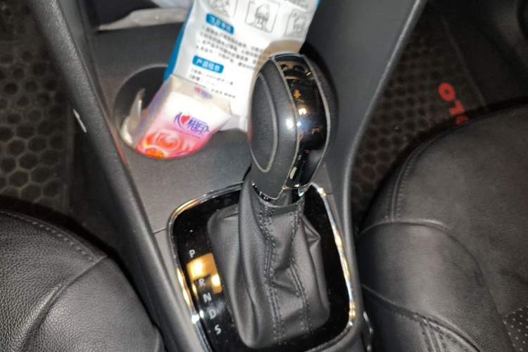 Used Volkswagen Polo 2016 1.6L Automatic Comfort Model Gear Lever