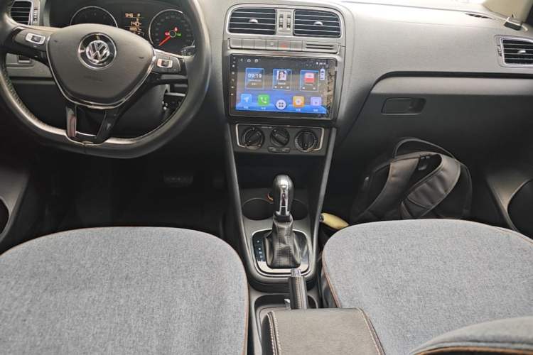 Used Volkswagen Polo 2016 1.6L Automatic Comfort Model Gear Lever