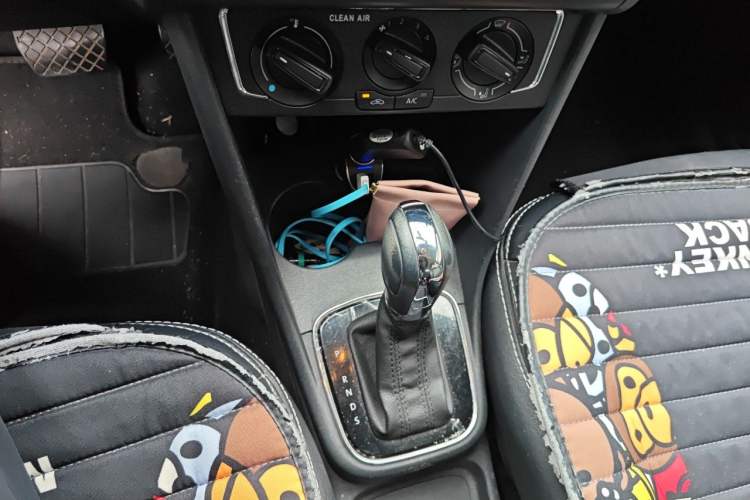 Used Volkswagen Polo 2016 1.6L Automatic Comfort Model Gear Lever