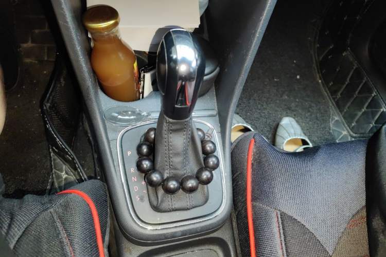 Used Volkswagen Polo 2016 1.6L Automatic Comfort Model Gear Lever