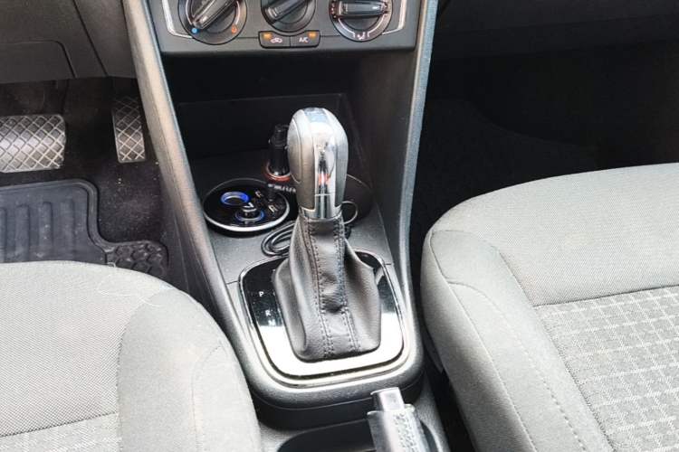 Used Volkswagen Polo 2016 1.6L Automatic Comfort Model Gear Lever