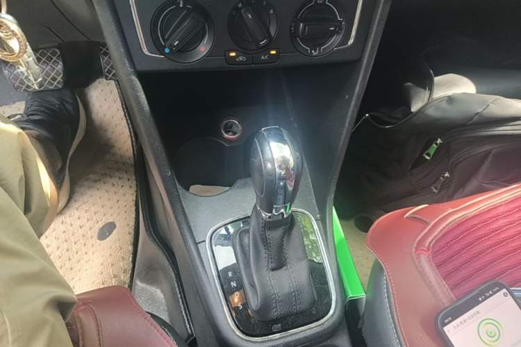 Used Volkswagen Polo 2016 1.6L Automatic Comfort Model Gear Lever