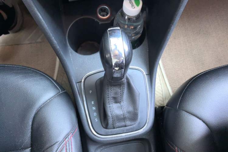 Used Volkswagen Polo 2016 1.4L Automatic Trendy Model Gear Lever