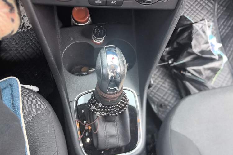 Used Volkswagen Polo 2016 1.6L Automatic Comfort Model Gear Lever