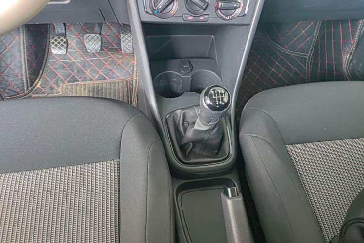 Used Volkswagen Polo 2016 1.4L Manual Fashion Model Gear Lever