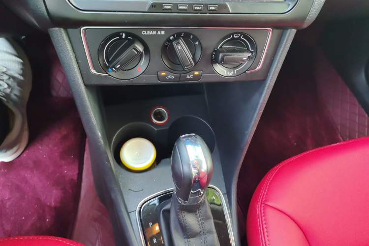 Used Volkswagen Polo 2016 1.6L Automatic Comfort Model Gear Lever
