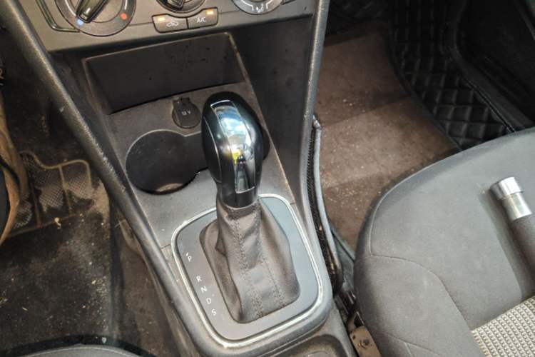 Used Volkswagen Polo 2016 1.4L Automatic Trendy Model Gear Lever