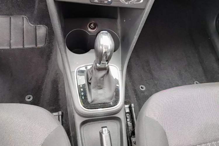 Used Volkswagen Polo 2016 1.6L Automatic Comfort Model Gear Lever