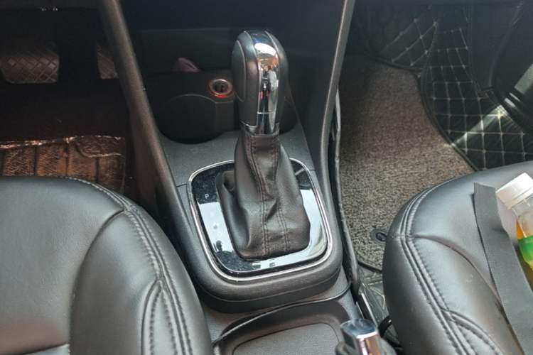 Used Volkswagen Polo 2016 1.6L Automatic Comfort Model Gear Lever