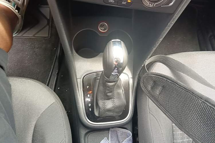 Used Volkswagen Polo 2016 1.6L Automatic Comfort Model Gear Lever