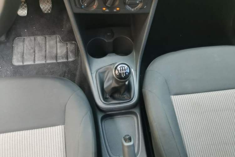 Used Volkswagen Polo 2016 1.4L Manual Fashion Model Gear Lever