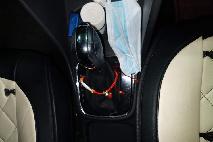 Used Volkswagen Polo 2016 1.6L Automatic Comfort Model Gear Lever