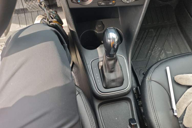Used Volkswagen Polo 2016 1.4L Automatic Trendy Model Gear Lever
