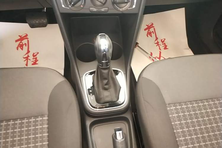 Used Volkswagen Polo 2016 1.6L Automatic Comfort Model Gear Lever