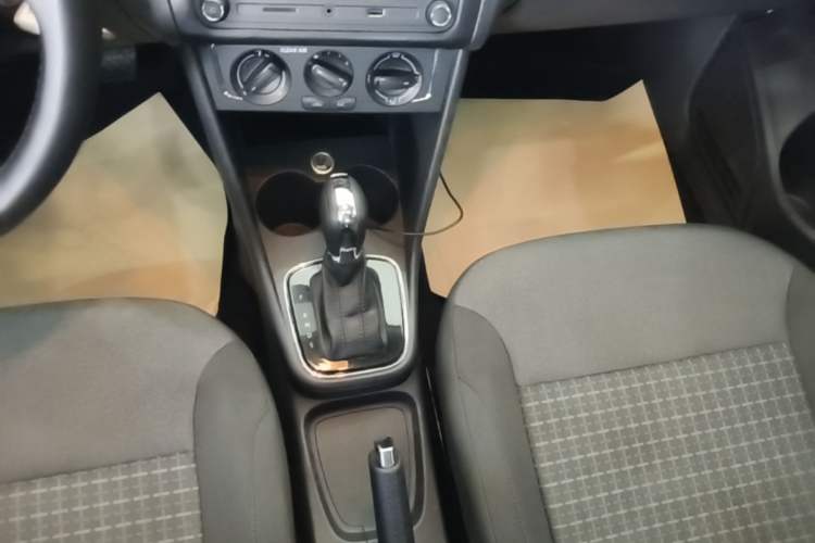 Used Volkswagen Polo 2016 1.6L Automatic Comfort Model Gear Lever