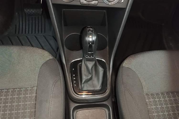 Used Volkswagen Polo 2016 1.6L Automatic Comfort Model Gear Lever