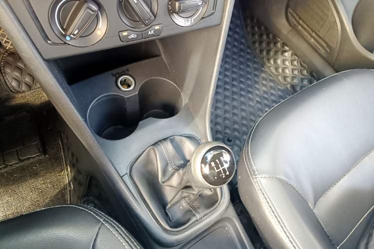 Used Volkswagen Polo 2016 1.4L Manual Fashion Model Gear Lever