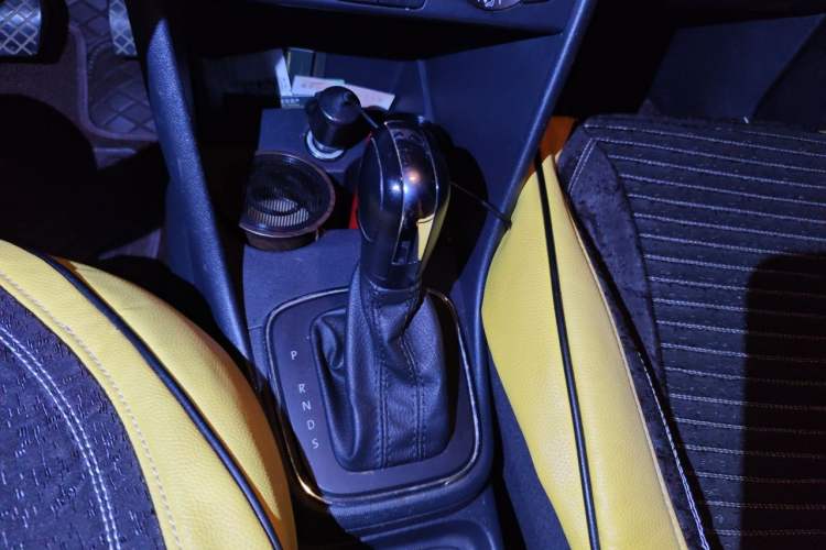 Used Volkswagen Polo 2016 1.4L Automatic Trendy Model Gear Lever