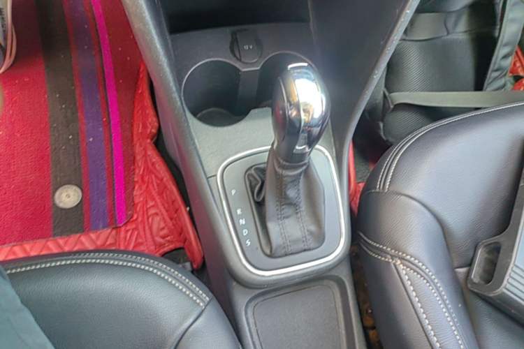 Used Volkswagen Polo 2016 1.4L Automatic Trendy Model Gear Lever