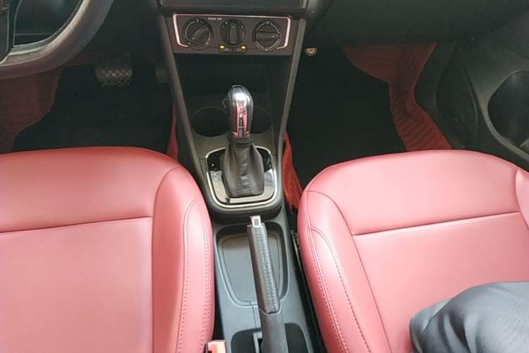 Used Volkswagen Polo 2016 1.6L Automatic Comfort Model Gear Lever