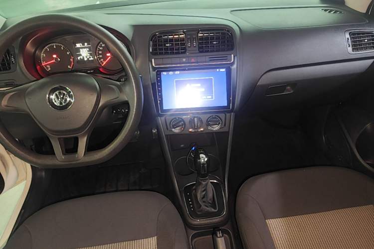 Used Volkswagen Polo 2016 1.4L Automatic Trendy Model Gear Lever