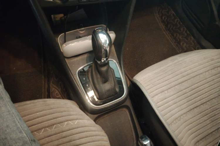 Used Volkswagen Polo 2016 1.6L Automatic Comfort Model Gear Lever