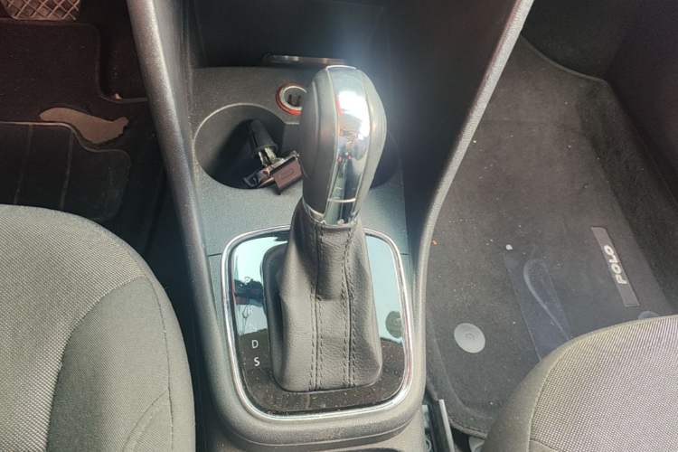 Used Volkswagen Polo 2016 1.6L Automatic Comfort Model Gear Lever