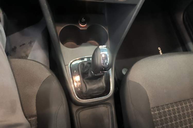 Used Volkswagen Polo 2016 1.6L Automatic Comfort Model Gear Lever