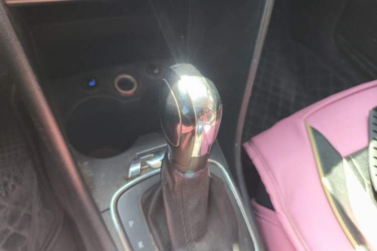 Used Volkswagen Polo 2016 1.4L Automatic Trendy Model Gear Lever