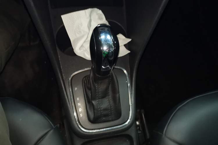 Used Volkswagen Polo 2016 1.4L Automatic Trendy Model Gear Lever