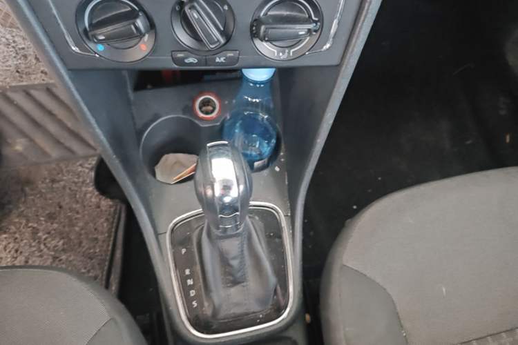 Used Volkswagen Polo 2016 1.6L Automatic Comfort Model Gear Lever