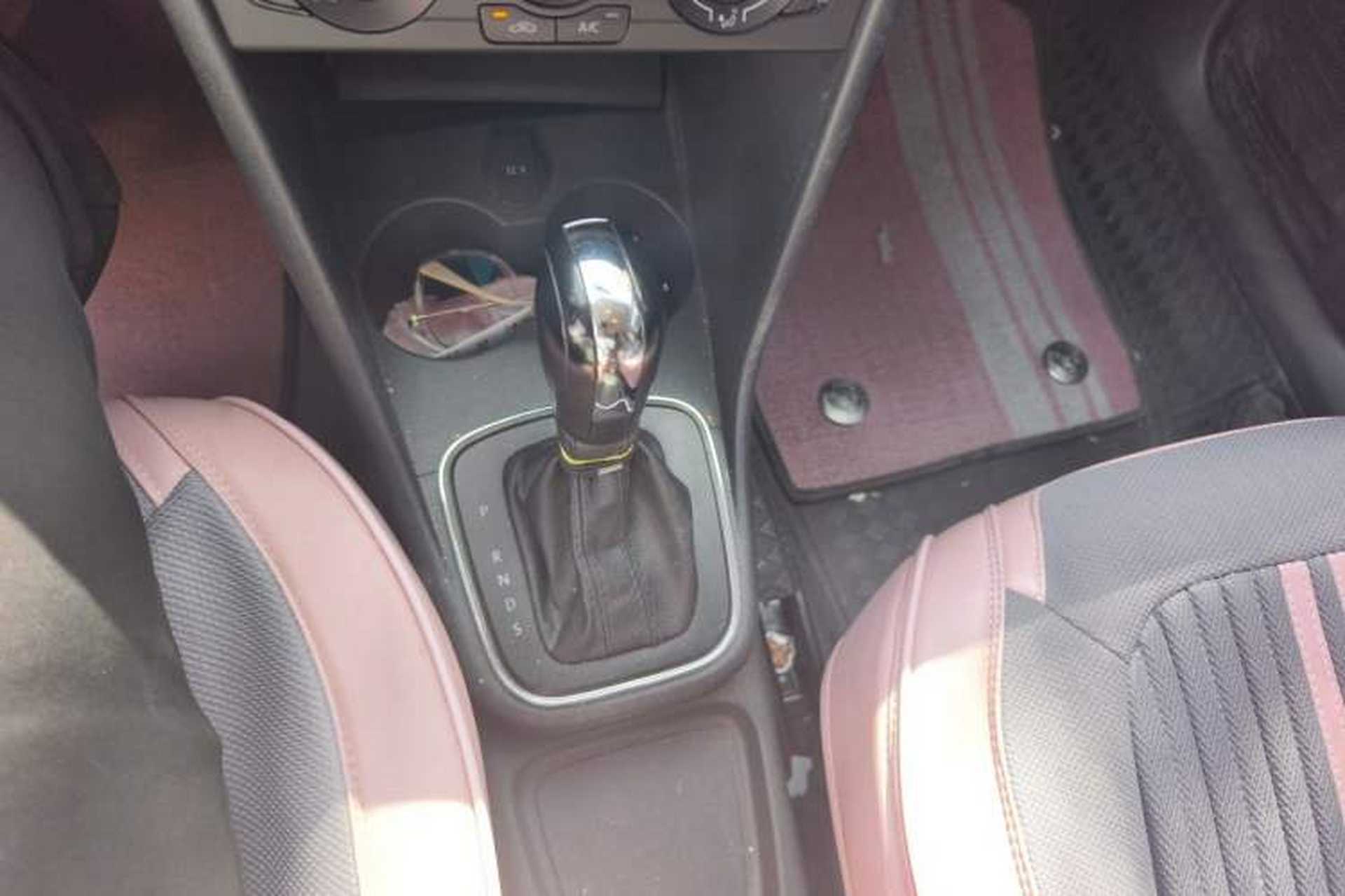 Used Volkswagen Polo 2016 1.4L Automatic Trendy Model Gear Lever