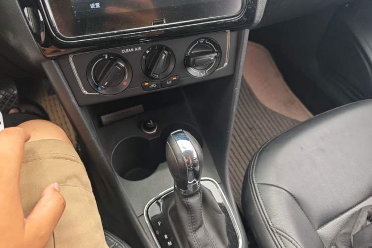 Used Volkswagen Polo 2016 1.6L Automatic Comfort Model Gear Lever