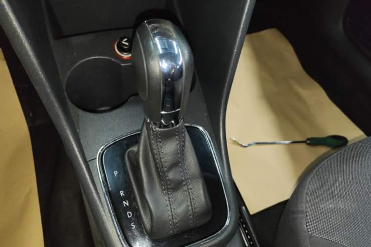 Used Volkswagen Polo 2016 1.6L Automatic Comfort Model Gear Lever