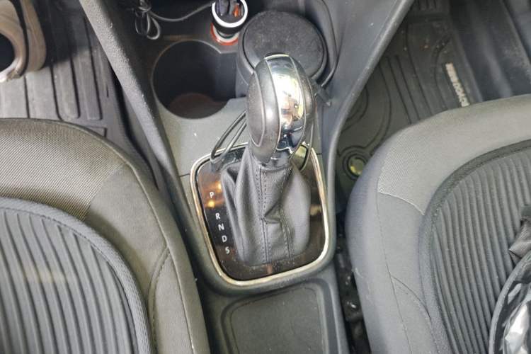 Used Volkswagen Polo 2016 1.6L Automatic Comfort Model Gear Lever