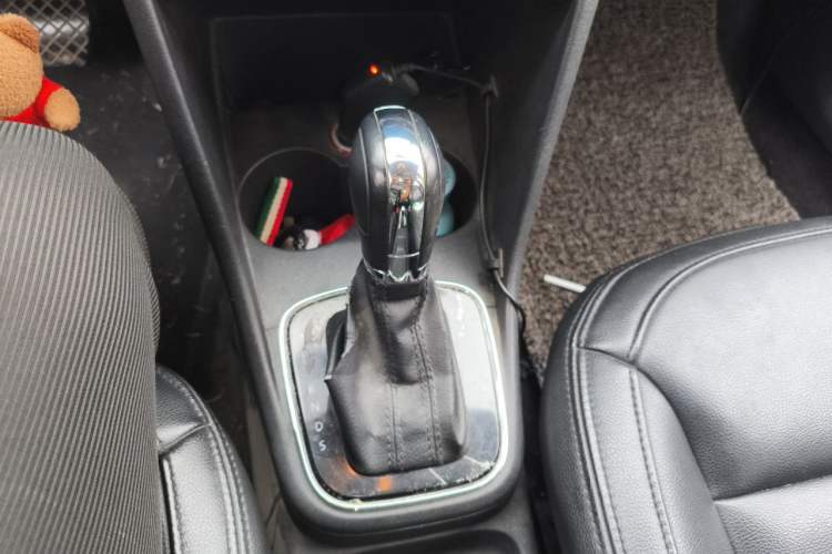 Used Volkswagen Polo 2016 1.6L Automatic Luxury Model Gear Lever
