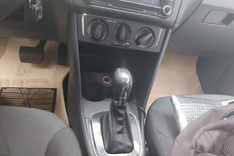 Used Volkswagen Polo 2016 1.6L Automatic Comfort Model Gear Lever