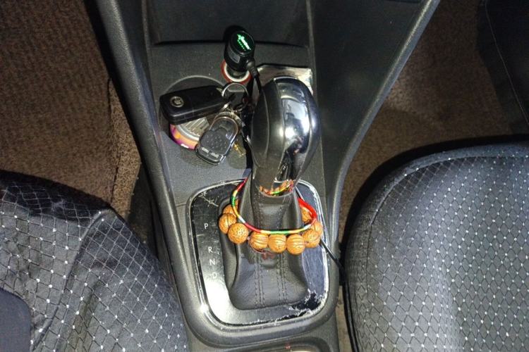 Used Volkswagen Polo 2016 1.6L Automatic Comfort Model Gear Lever